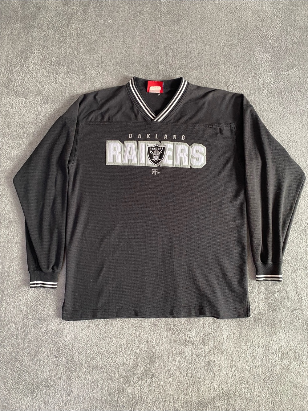 VTG Oakland Las Vegas Raiders Black V-Neck Pullover Sweater M Grunge Streetwear